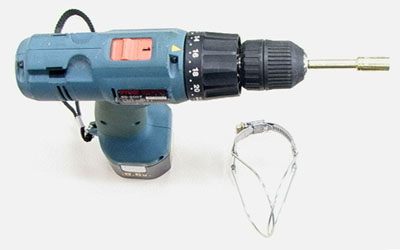 ドリルとクランプ